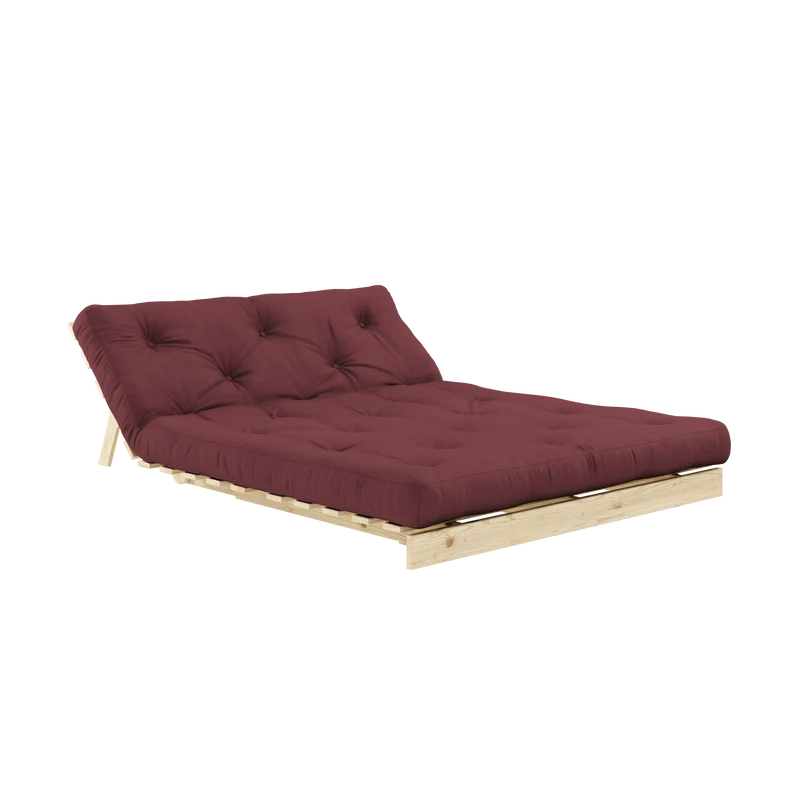Canapé-lit en pin massif avec matelas bordeaux 140x200cm Raw roots - Karup Design