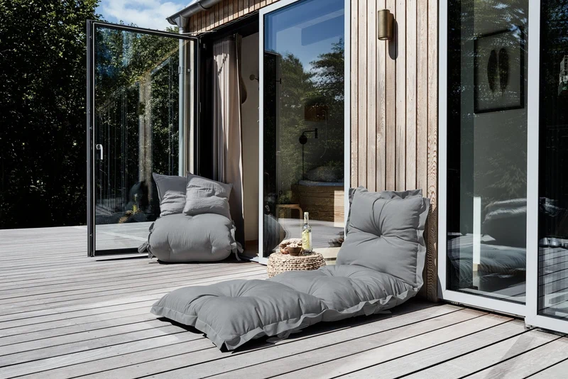 Futon d'extérieur en acrylique gris foncé 80x135x65cm Sit and sleep - Karup Design