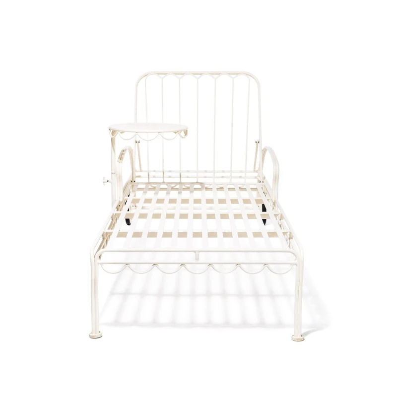 Transat de jardin en métal blanc antique et coussin en tissu jaune Rivie Mimosa The Al Fresco - Business & Pleasure