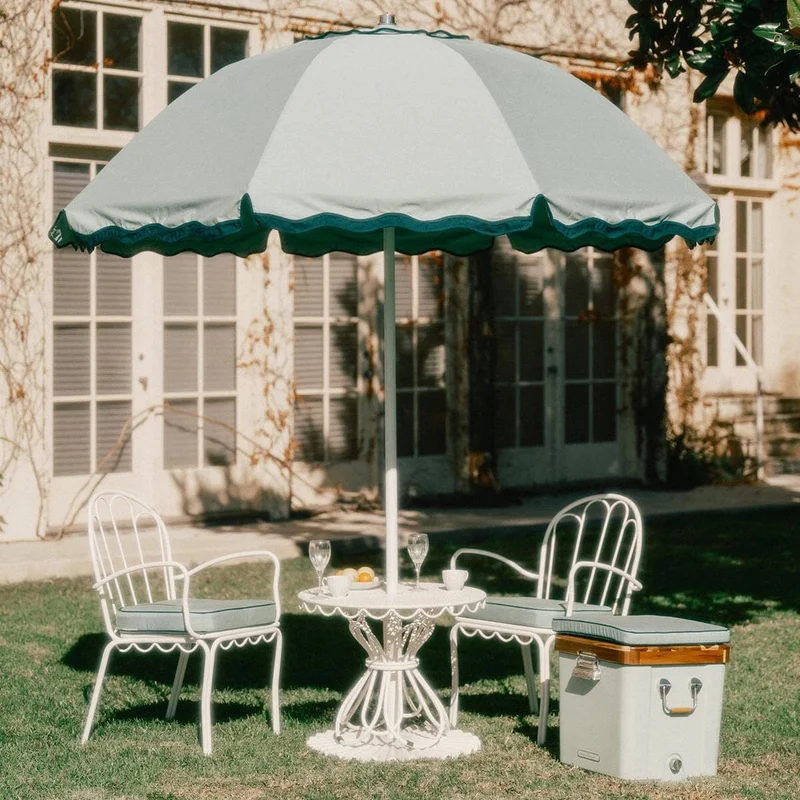 Chaise de jardin en métal blanc antique et coussin en tissu vert Rivie Green The Al Fresco - Business & Pleasure