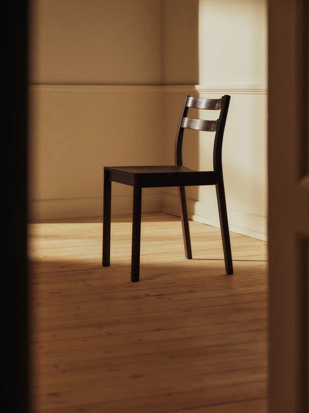 Chaise en frêne foncé 45,6x49x79cm Boda - Ferm living