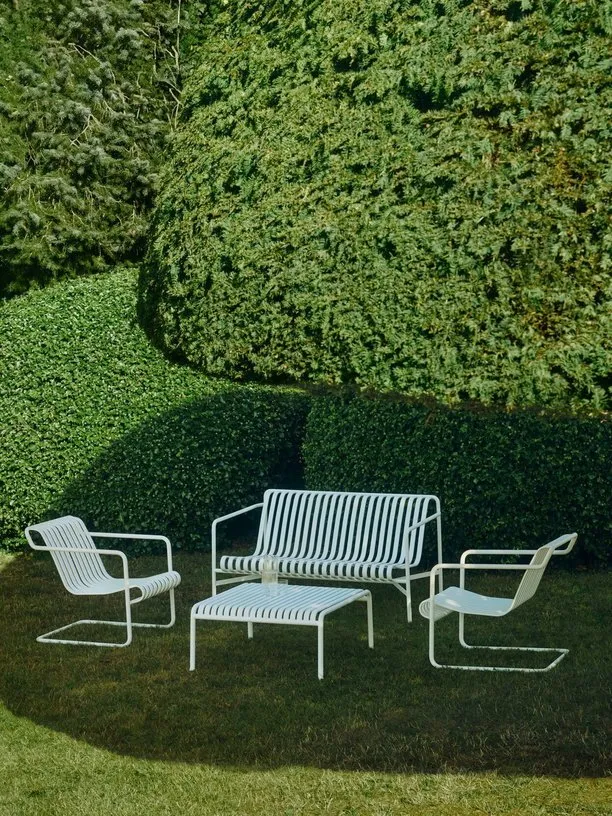 Fauteuil de jardin avec accoudoirs en acier blanc crème Palissade - HAY