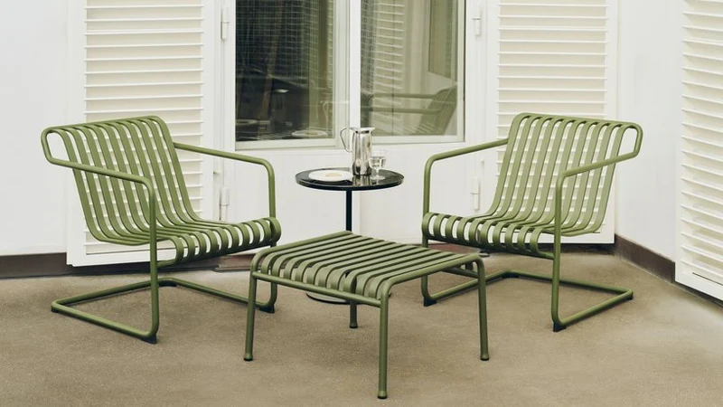 Fauteuil de jardin avec accoudoirs en acier vert olive Palissade - HAY