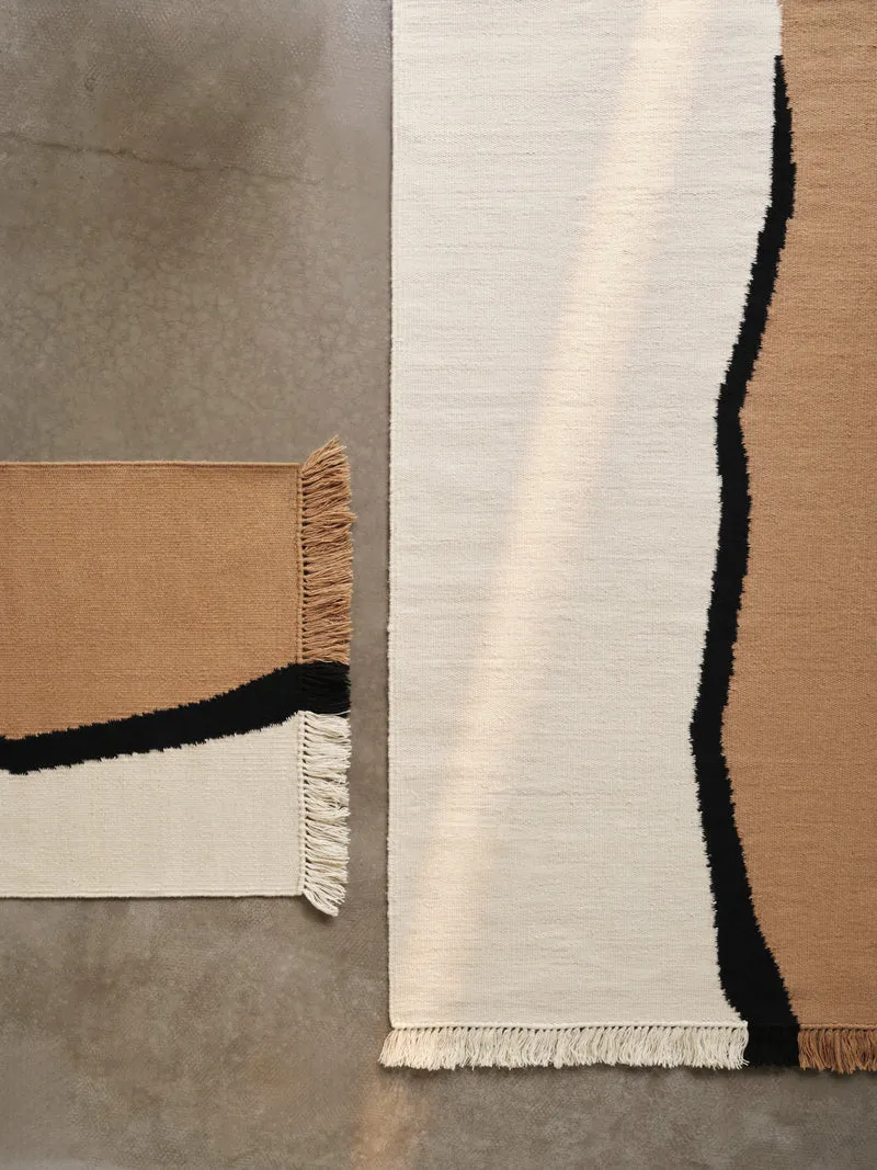 Ferm Living Soil Kelim Teppich - 140 x 200 - Dark Sand/Off-white