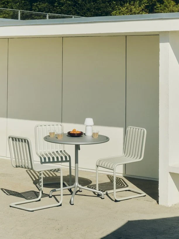 Chaise de jardin en acier gris clair Palissade - HAY