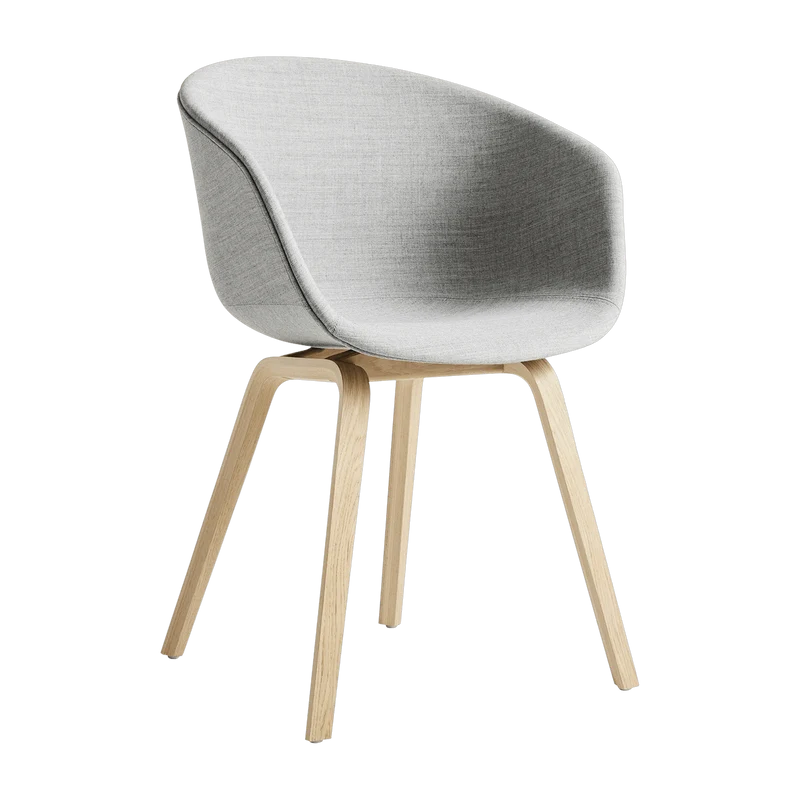 Fauteuil en tissu gris clair et bois de chêne vernis AAC 23 - HAY