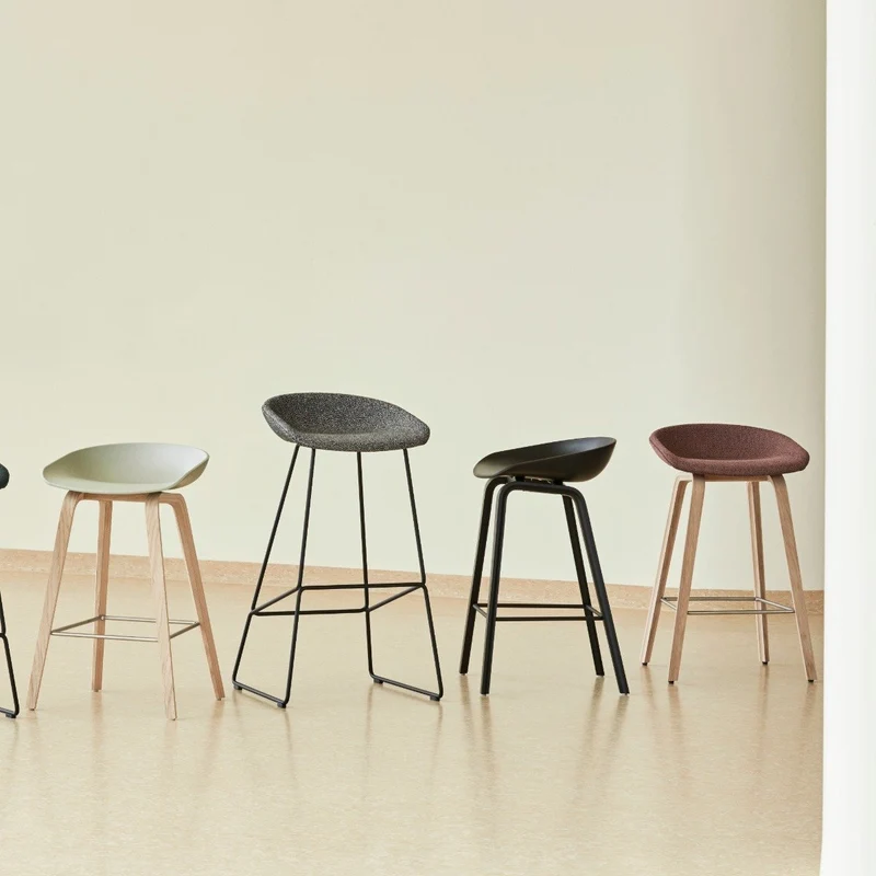 Tabouret de bar en métal vert et piétement blanc 74 cm AAS 38 - Hay