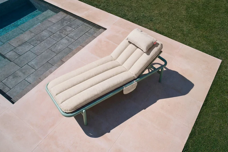 Transat en aluminium vert avec son matelas beige 212x97x39cm Sunbud - Fatboy