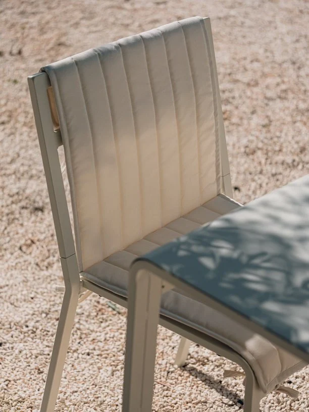 Chaise de jardin en acier beige Oto - noo.ma