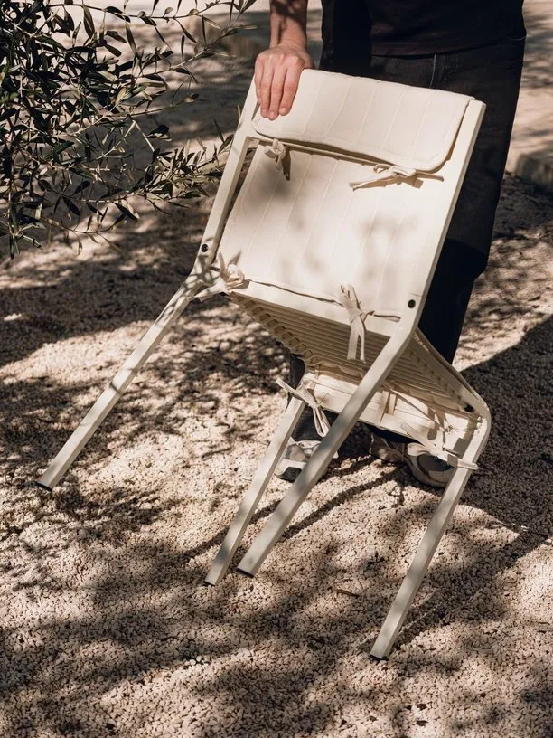 Chaise de jardin en acier beige Oto - noo.ma