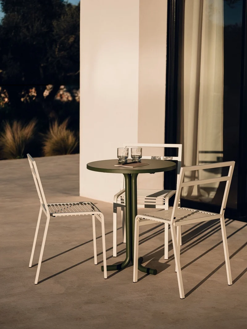 Chaise de jardin en acier beige Oto - noo.ma