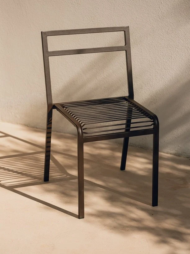 Chaise de jardin en acier brun cacao Oto - noo.ma
