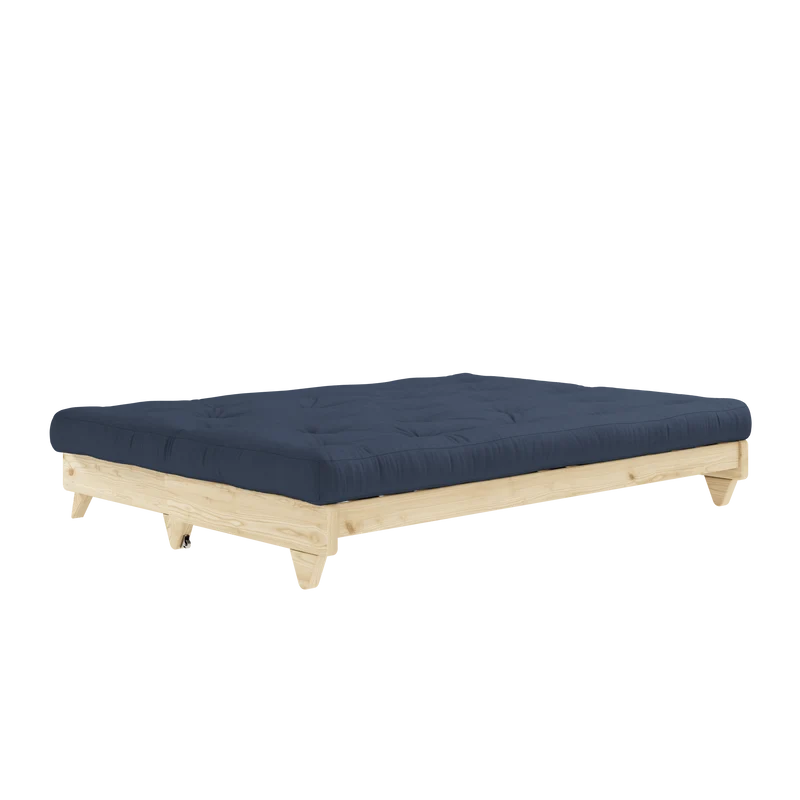 Canapé-lit en pin massif avec matelas en coton bleu marine 140x200cm Fresh - Karup Design