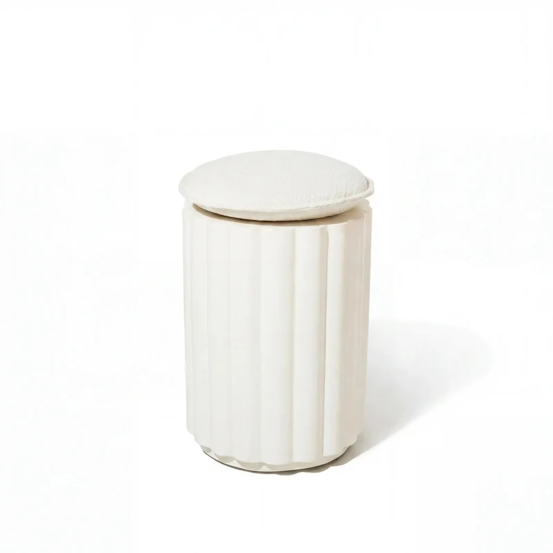 Tabouret de jardin rond en béton blanc antique et coussin en tissu bouclé blanc antique 33cm Daisy - Business & Pleasure