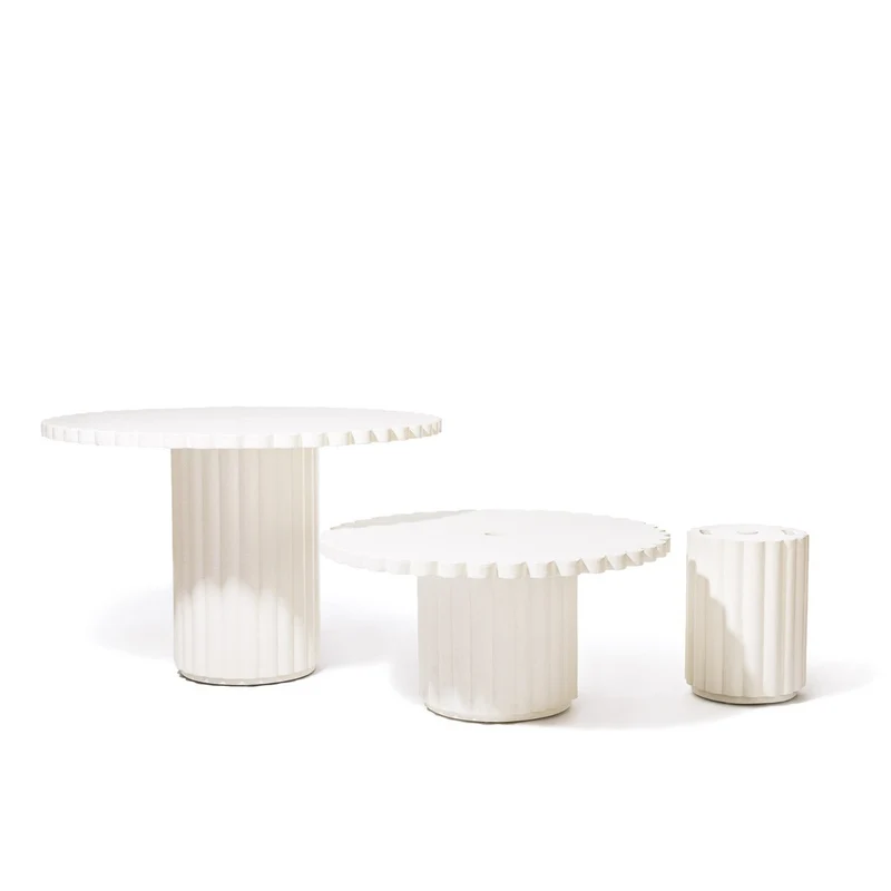 Tabouret de jardin rond en béton blanc antique et coussin en tissu bouclé blanc antique 33cm Daisy - Business & Pleasure