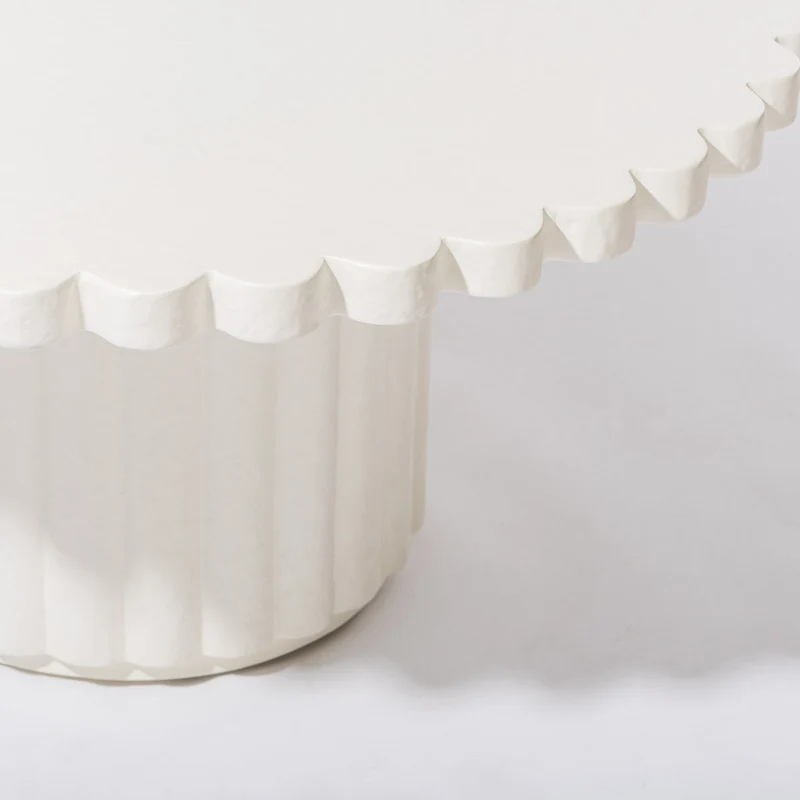 Table basse de jardin ronde en béton blanc antique 95cm Daisy - Business & Pleasure