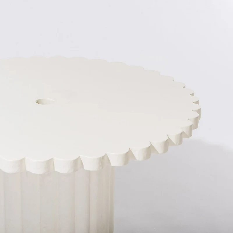 Table basse de jardin ronde en béton blanc antique 95cm Daisy - Business & Pleasure