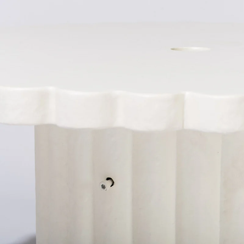 Table basse de jardin ronde en béton blanc antique 95cm Daisy - Business & Pleasure