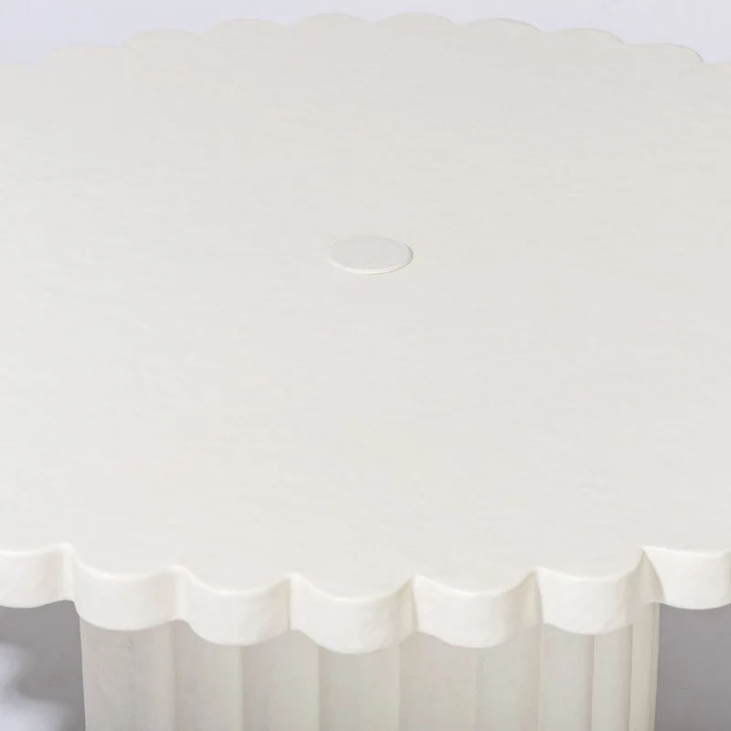 Table basse de jardin ronde en béton blanc antique 95cm Daisy - Business & Pleasure
