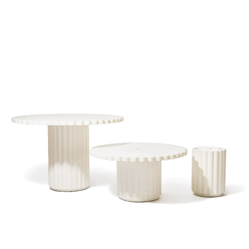 Table basse de jardin ronde en béton blanc antique 95cm Daisy - Business & Pleasure
