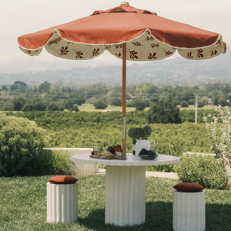 Table à manger de jardin ronde en béton blanc antique 116,8 Daisy - Business & Pleasure