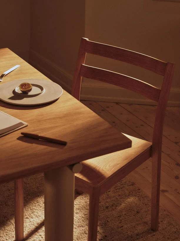 Table à manger en chêne et acier beige clair 200x90cm Atura - Ferm living