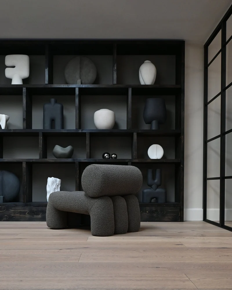 Fauteuil design en tissu bouclé taupe foncé Foku - 101 COPENHAGEN