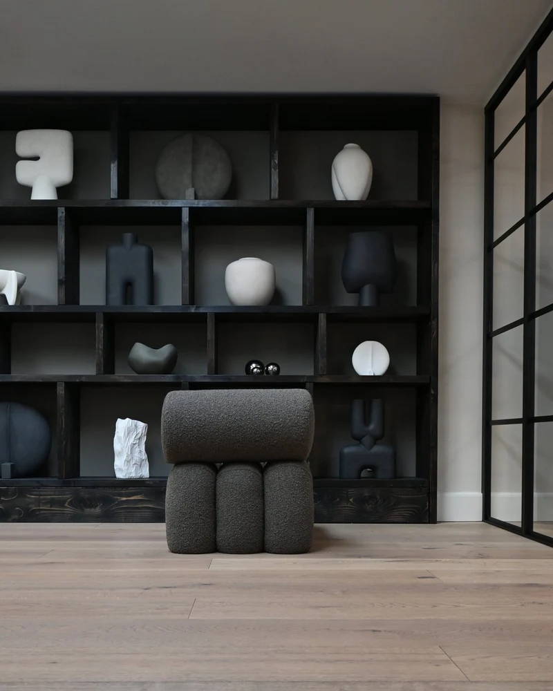 Fauteuil design en tissu bouclé taupe foncé Foku - 101 COPENHAGEN