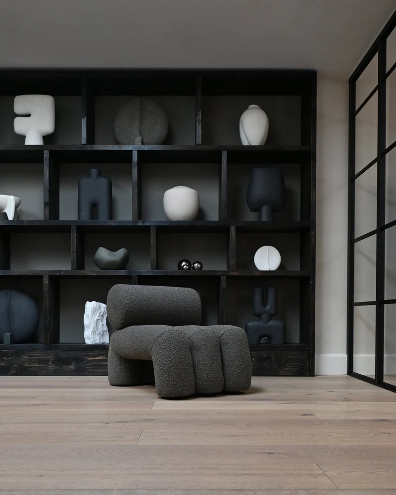 Fauteuil design en tissu bouclé taupe foncé Foku - 101 COPENHAGEN