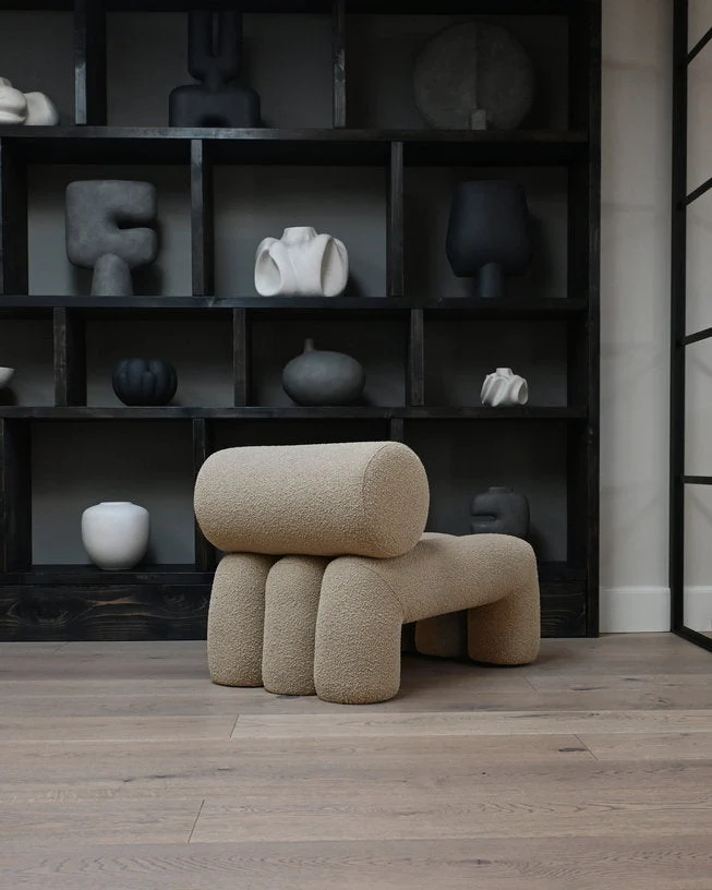 Fauteuil design en tissu bouclé beige Foku - 101 COPENHAGEN