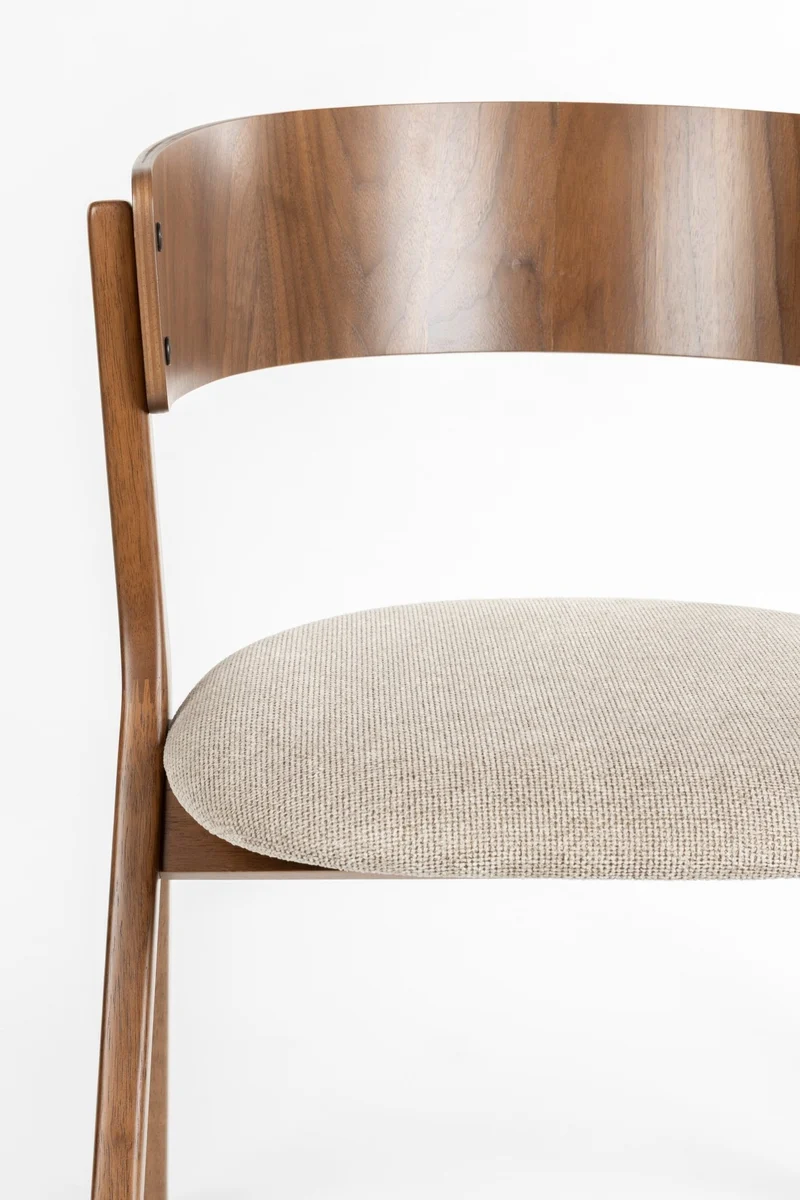 Chaise avec accoudoirs en tissu beige et bois d'hévéa Bresso - Dutchbone