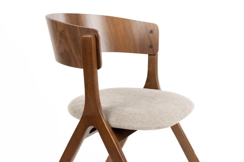 Chaise avec accoudoirs en tissu beige et bois d'hévéa Bresso - Dutchbone