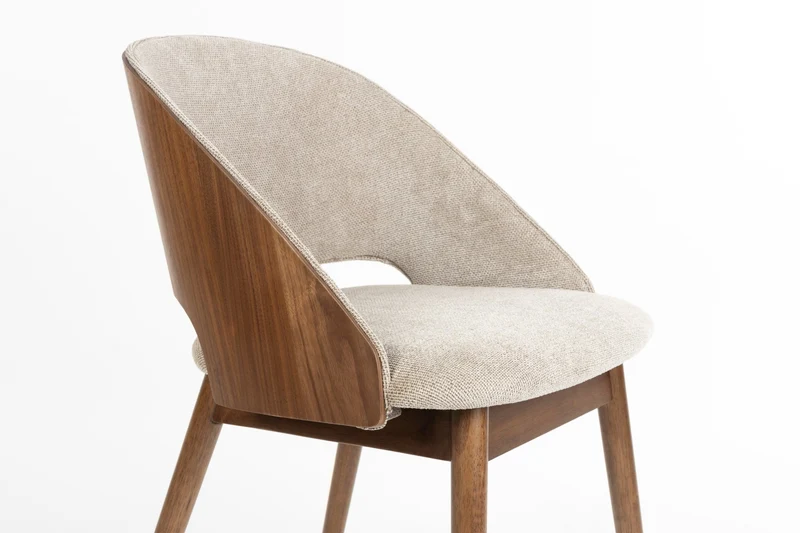 Chaise en tissu beige et bois d'hévéa Velore - Dutchbone