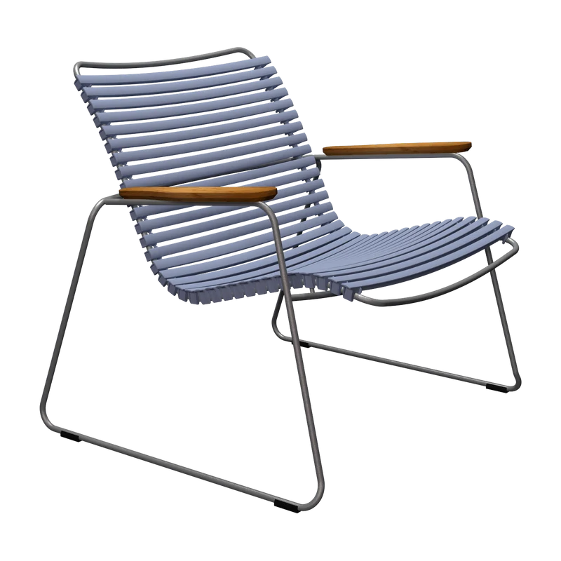 Chaise lounge en métal et plastique bleu pigeon avec accoudoirs en bambou Click - Houe