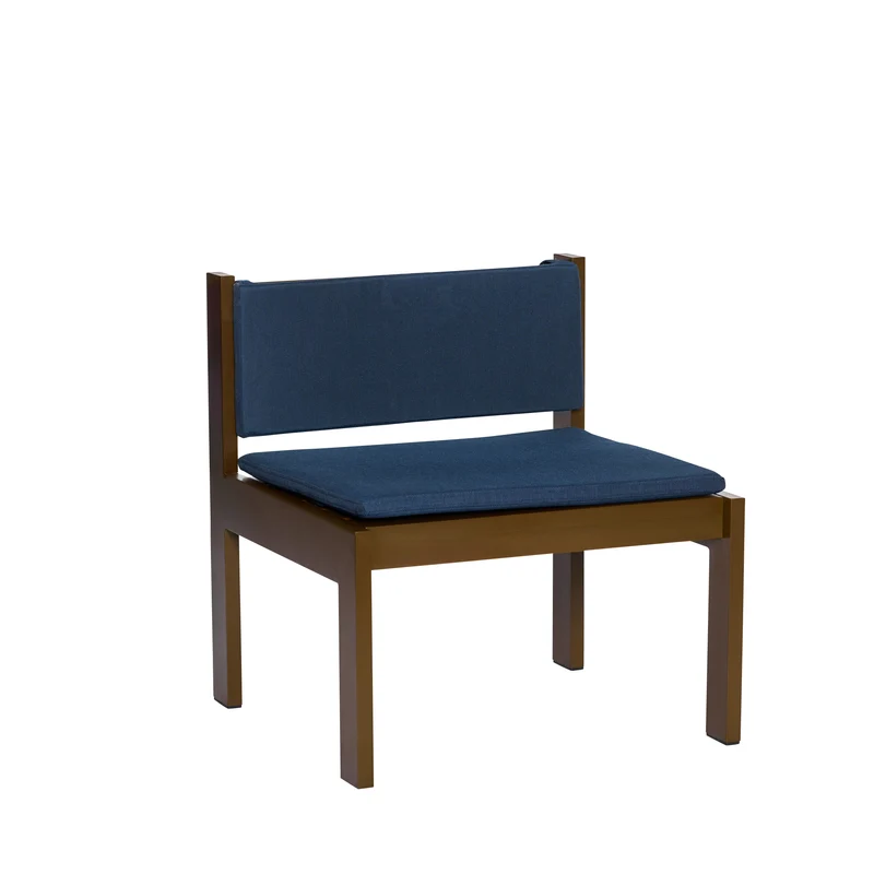 Fauteuil de jardin en acier marron et coussins bleu foncé Haus - Hübsch