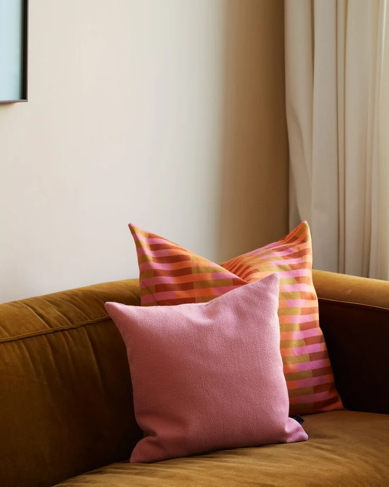 Coussin carré en laine rose 60x60cm Cleo - Fest Amsterdam