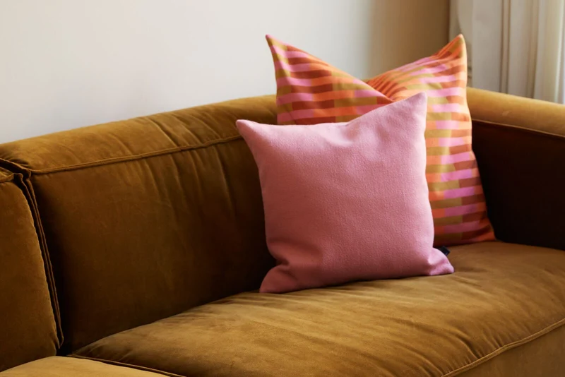 Coussin carré en laine rose 60x60cm Cleo - Fest Amsterdam