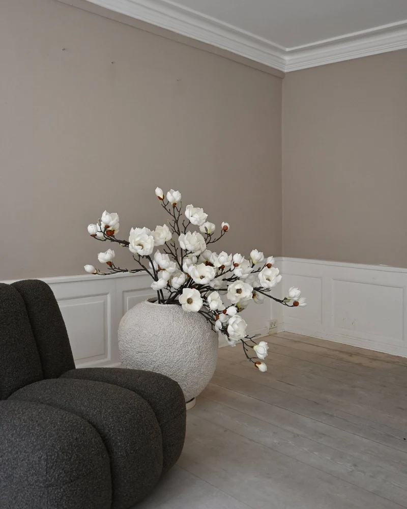 Fauteuil design en tissu bouclé taupe foncé Toe - 101 COPENHAGEN