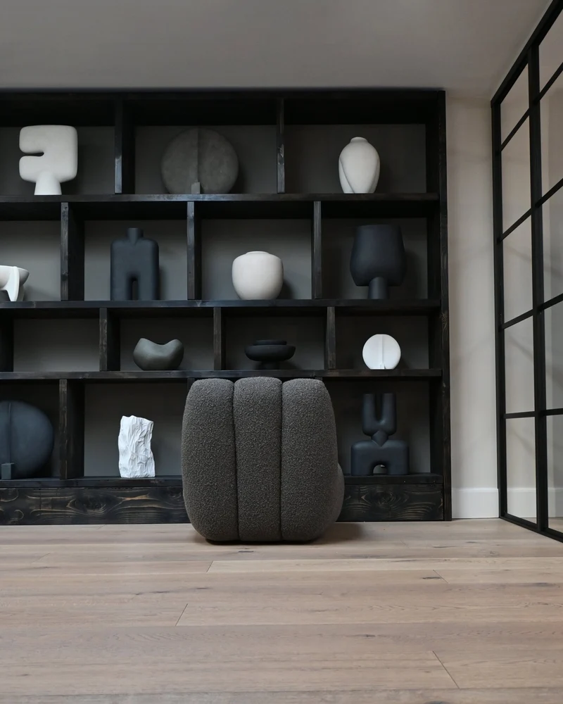Fauteuil design en tissu bouclé taupe foncé Toe - 101 COPENHAGEN