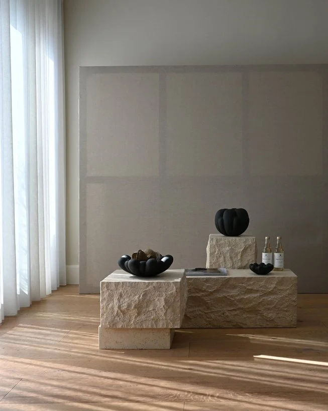 Table basse en calcaire 40x42x35cm Temple - 101 COPENHAGEN