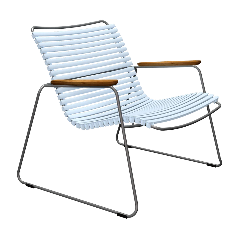 Chaise lounge en métal et plastique bleu clair avec accoudoirs en bambou Click - Houe