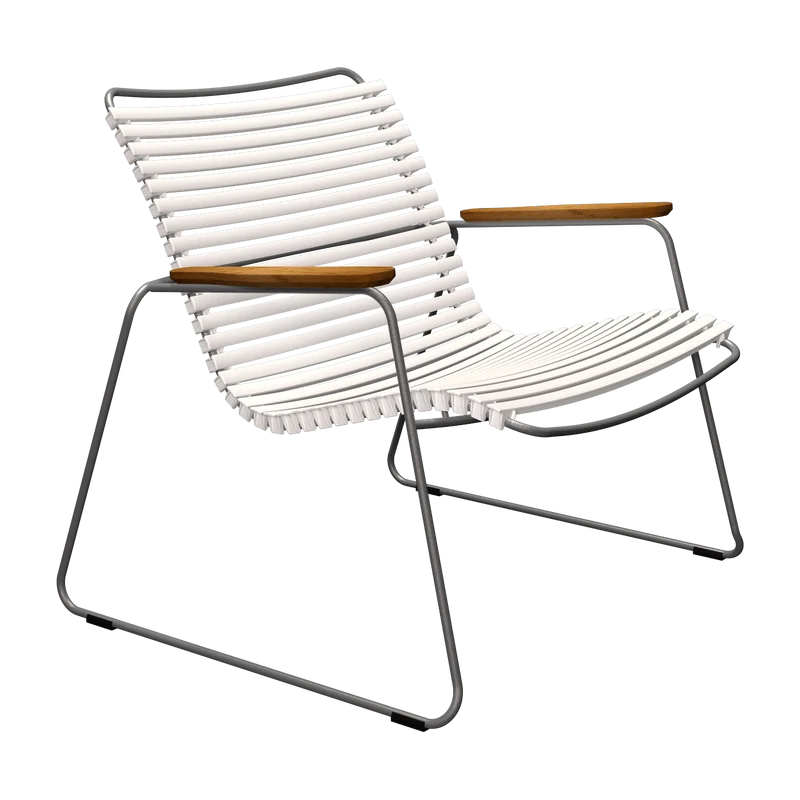 Chaise lounge en métal et plastique blanc avec accoudoirs en bambou Click - Houe