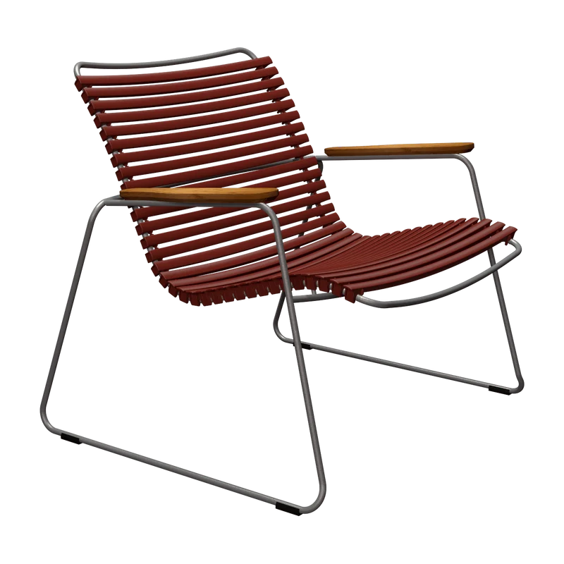 Chaise lounge en métal et plastique rouge avec accoudoirs en bambou Click - Houe