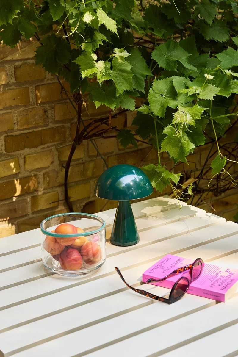 Table à manger de jardin rectangulaire en acier beige 89x80x76cm Haus - Hübsch