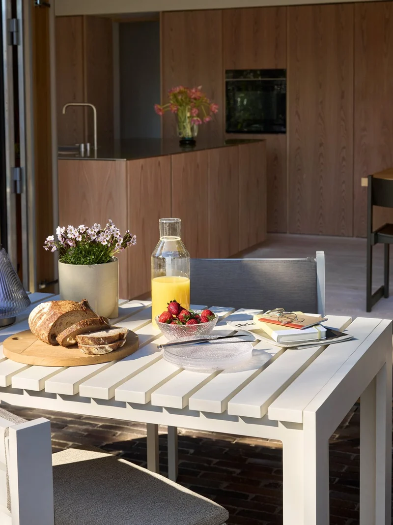 Table à manger de jardin rectangulaire en acier marron 191x80x76cm Haus - Hübsch