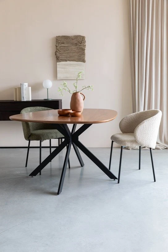 Chaise avec accoudoirs en tissu vert Elma - The Cool Republic