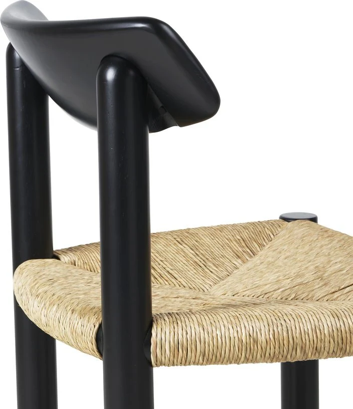 Chaise en bois de pin noir Daumiller - Gubi