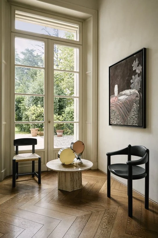 Chaise en bois de pin noir Daumiller - Gubi