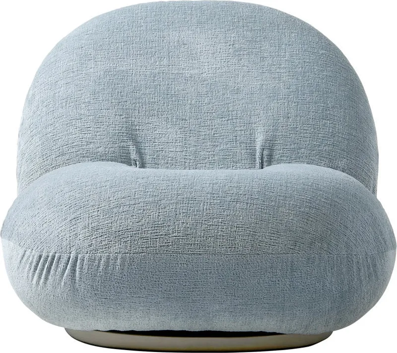 Fauteuil lounge en tissu glamour bleu et métal or nacré Pacha - Gubi