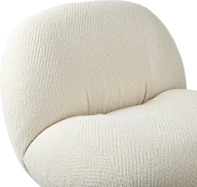 Fauteuil lounge en tissu bouclé dora blanc et métal or nacré Pacha - Gubi